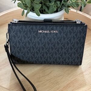 Michael Kors Jet Set Logo Smart Phone Wallet